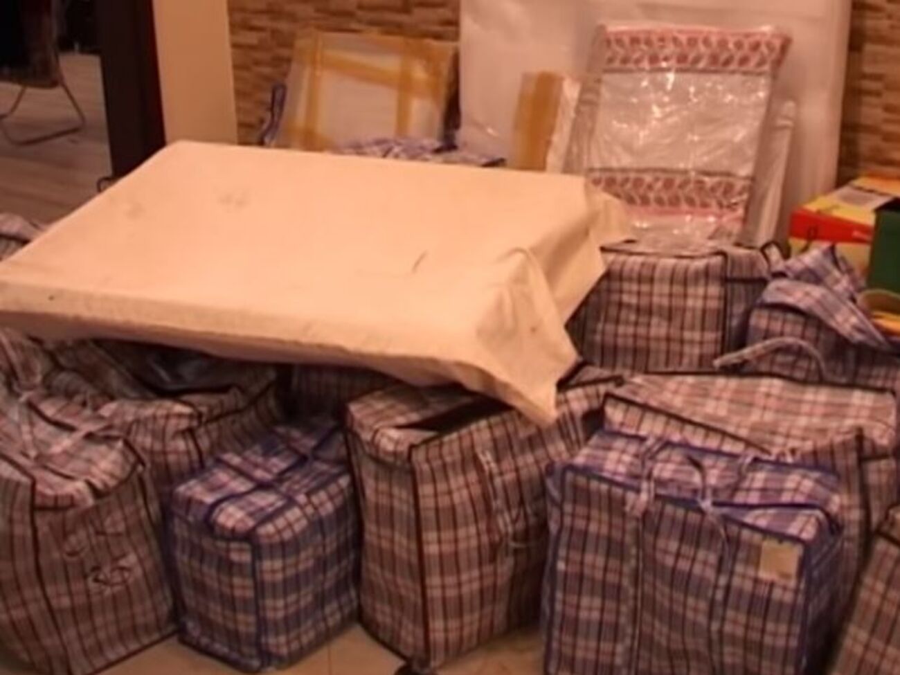 Полиция обнаружила ценные вещи Азарова, стоимость которых оценивается в несколько миллионов долларов