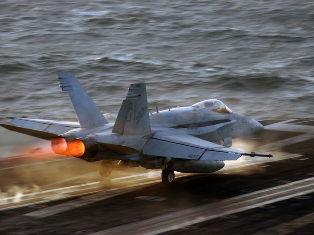 Самолет разбился в 190 км от юго-запада Японии