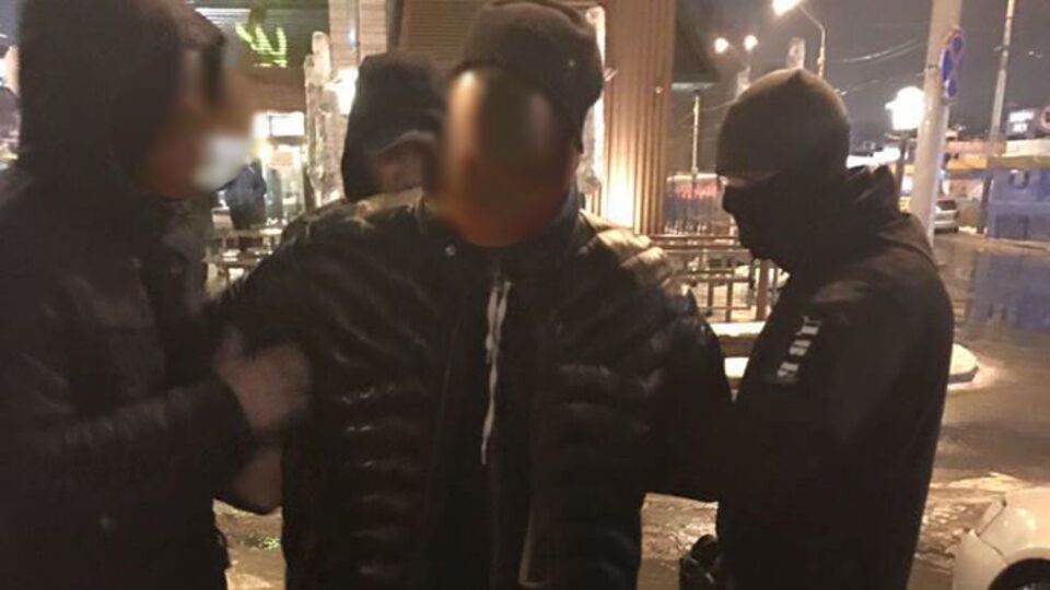 Киевские правоохранители задержали патрульного полицейского-взяточника