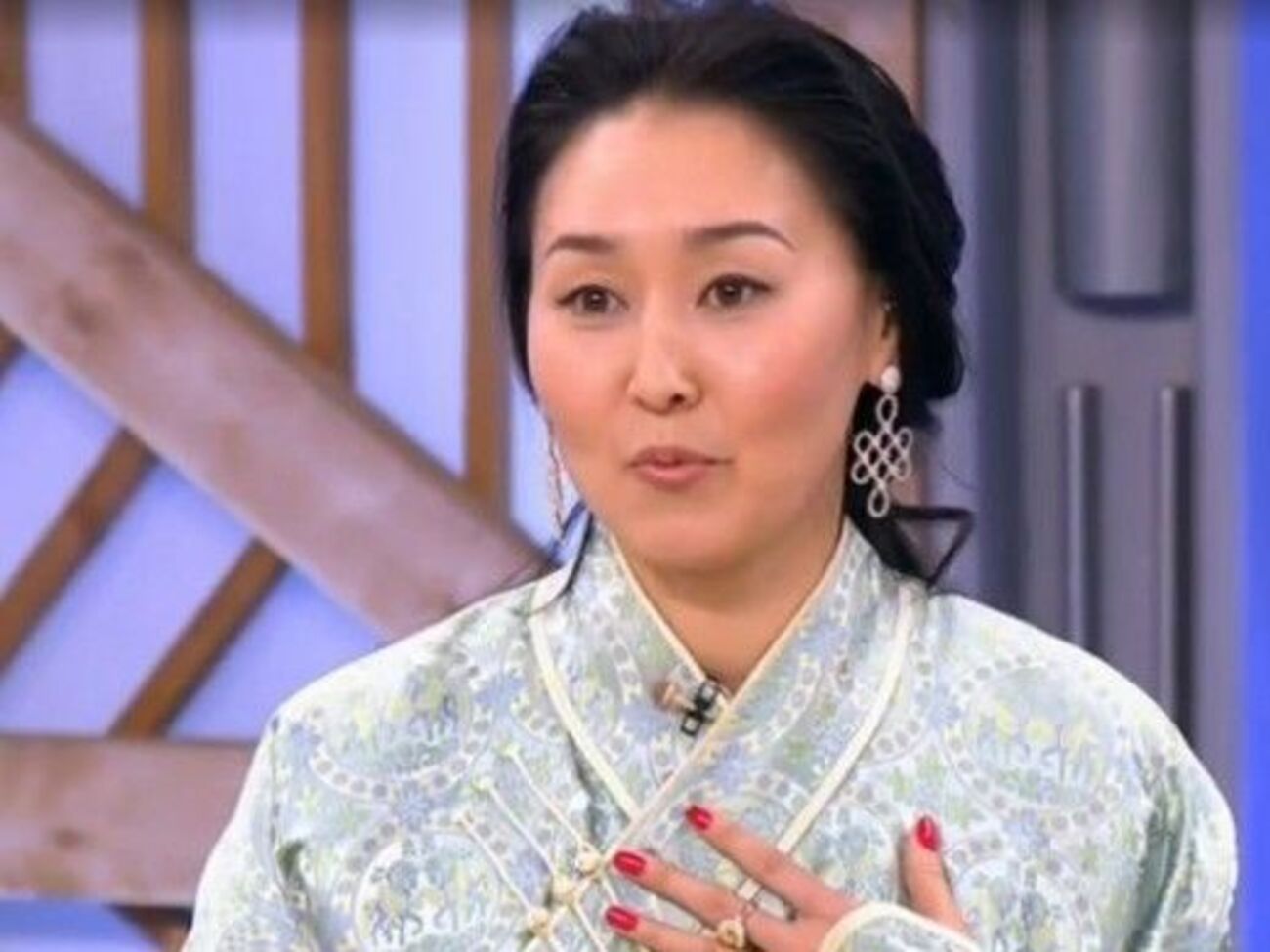 Жена Сигала&nbsp;&ndash; монголка по национальности