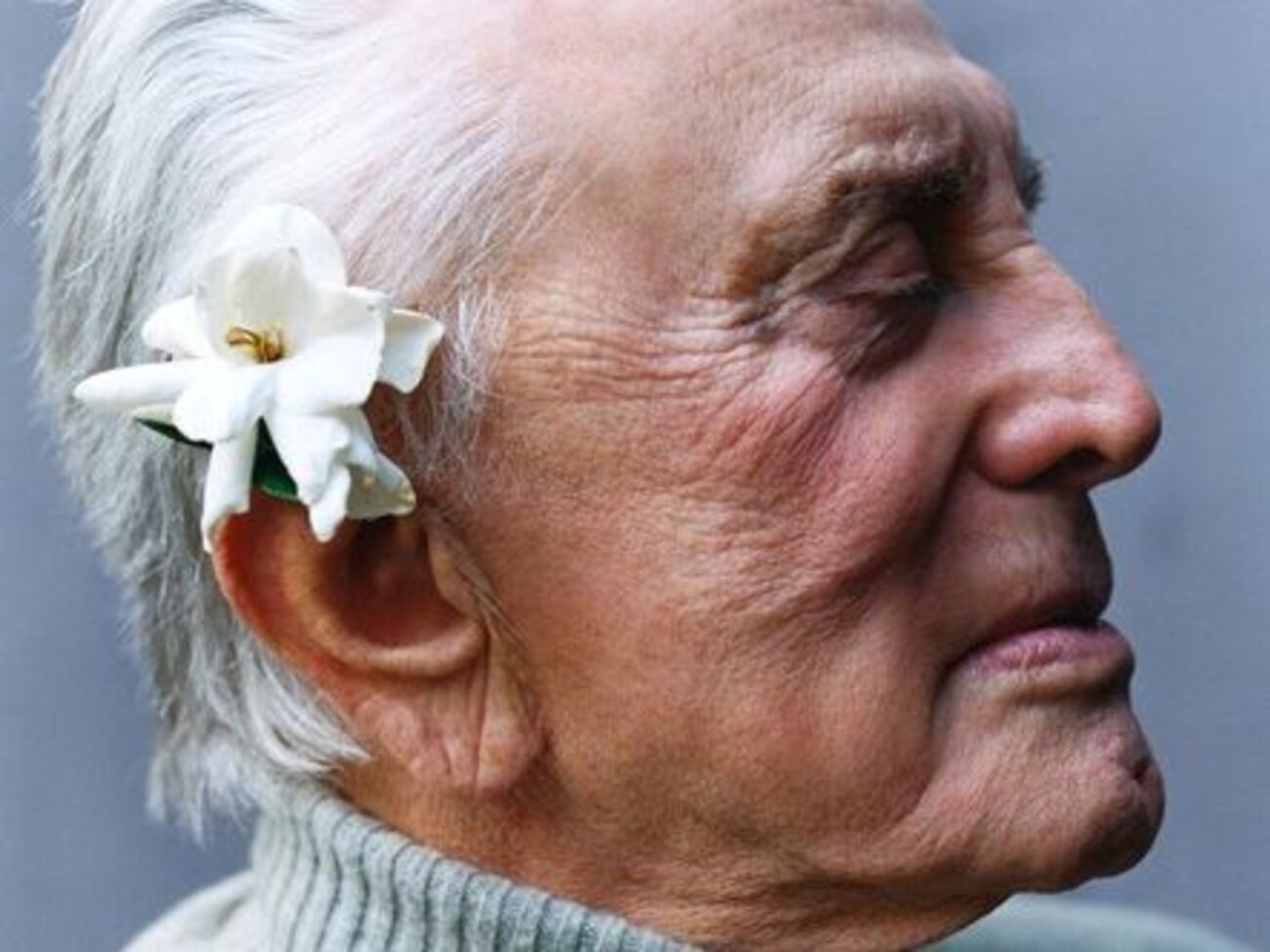 Отцу Майкла Дугласа исполняется 100 лет