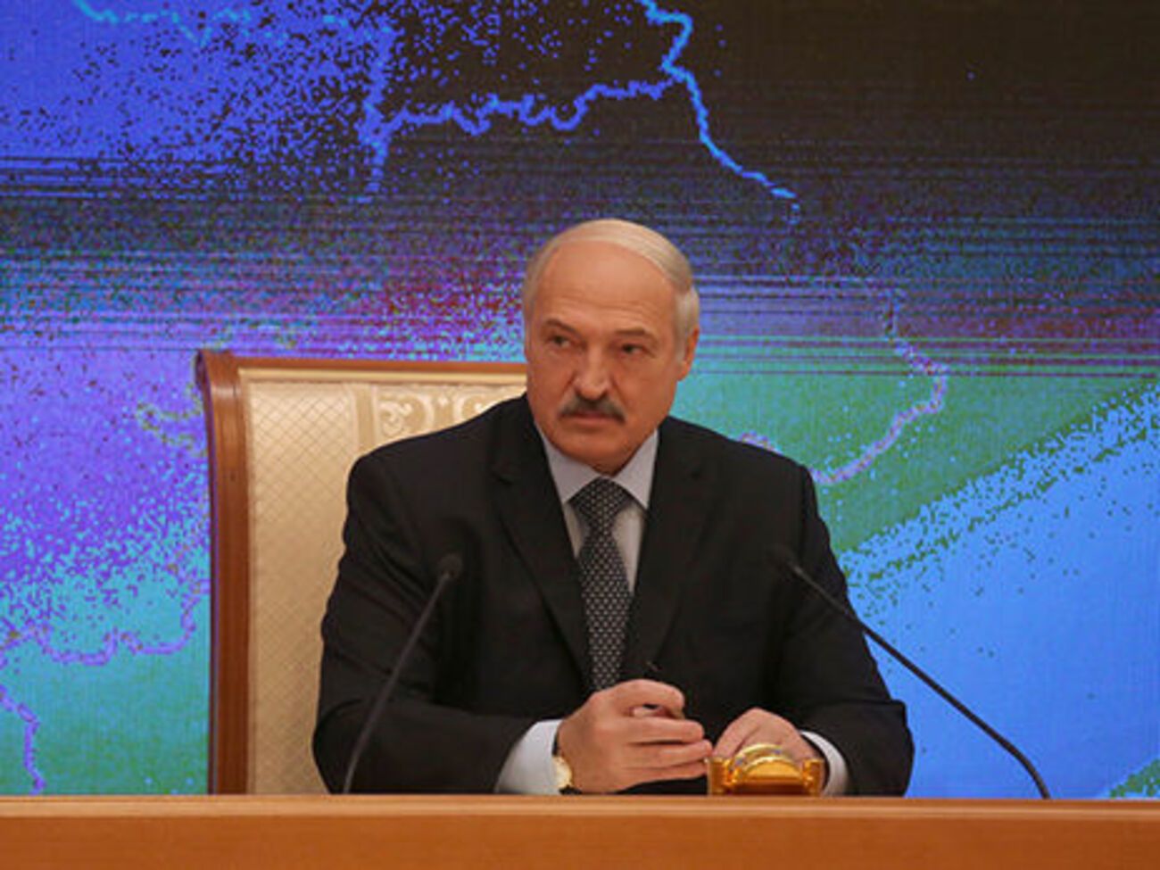 Лукашенко: У нас видно все, ничего не спрячешь. У нас даже беспошлинно автомобиль не завезешь
