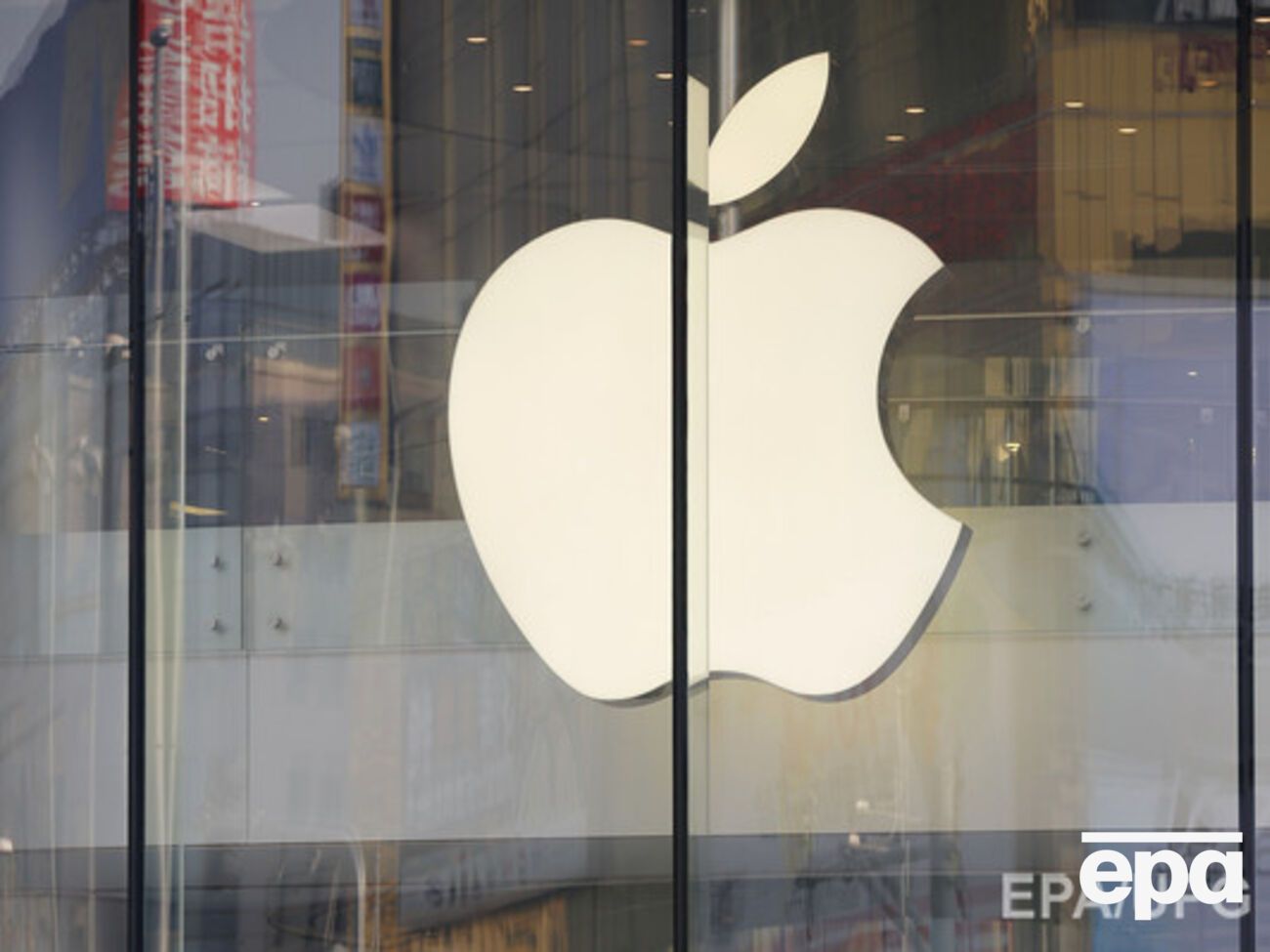 Зарядка предназначена для iPhone и iPad --- Bloomberg