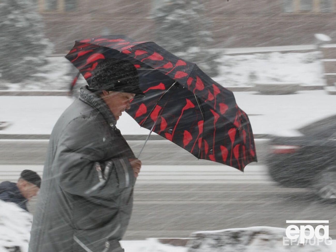 В западных областях – сильный снег и порывы ветра