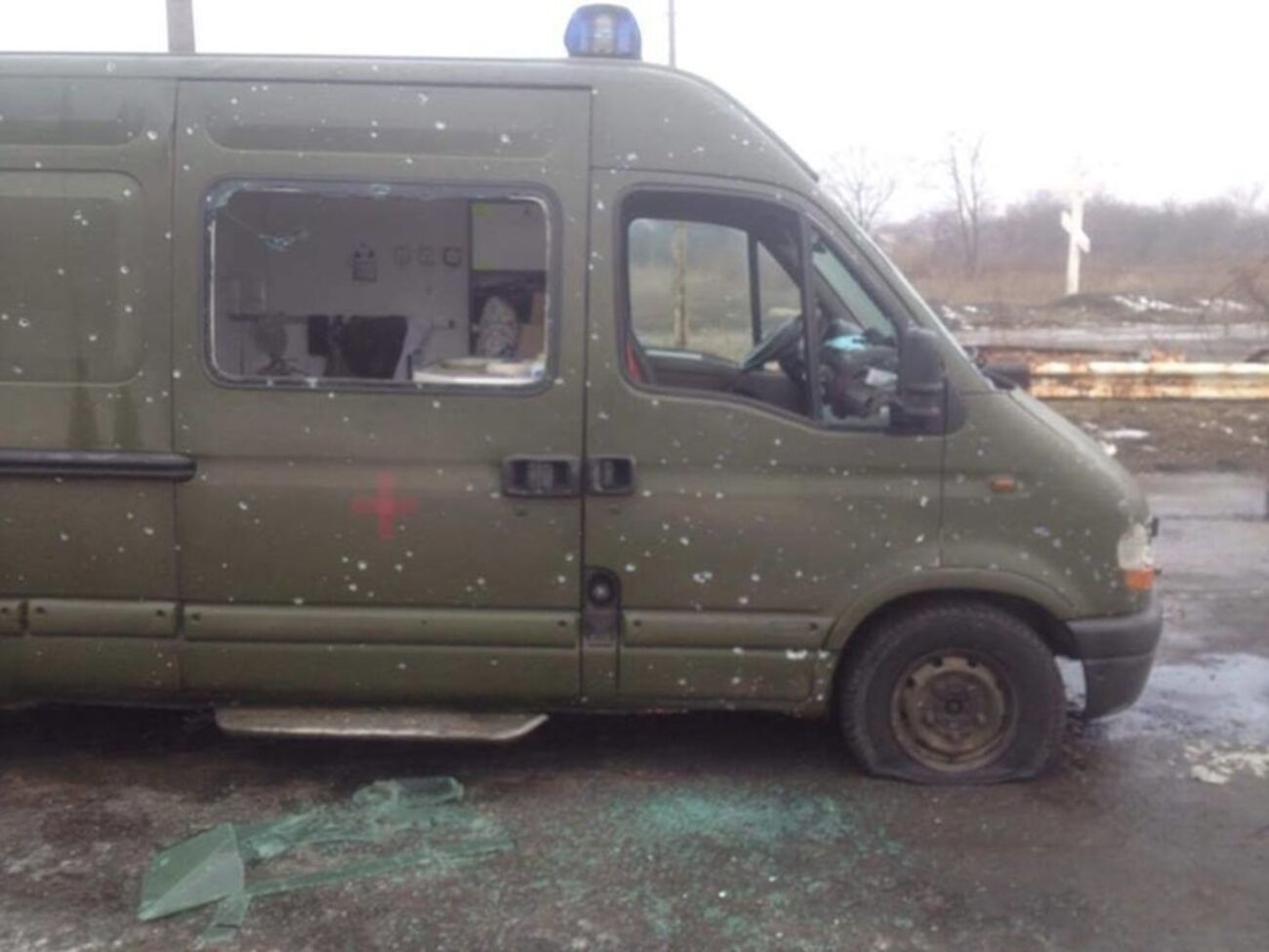 Волонтерская скорая помощь после обстрела на блокпосту в Майорске