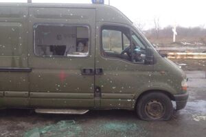 Волонтерская скорая помощь после обстрела на блокпосту в Майорске