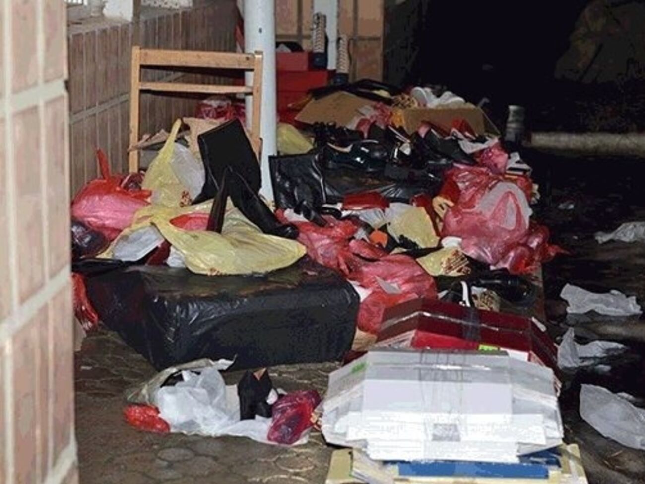 Штаб АТО: Военные доставили задержанных в отделение полиции города Счастье