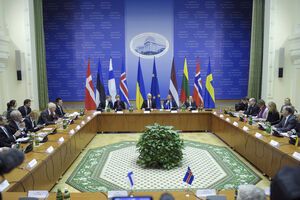 Яценюк встретился со спикерами парламентов государств Северной Европы и Балтии