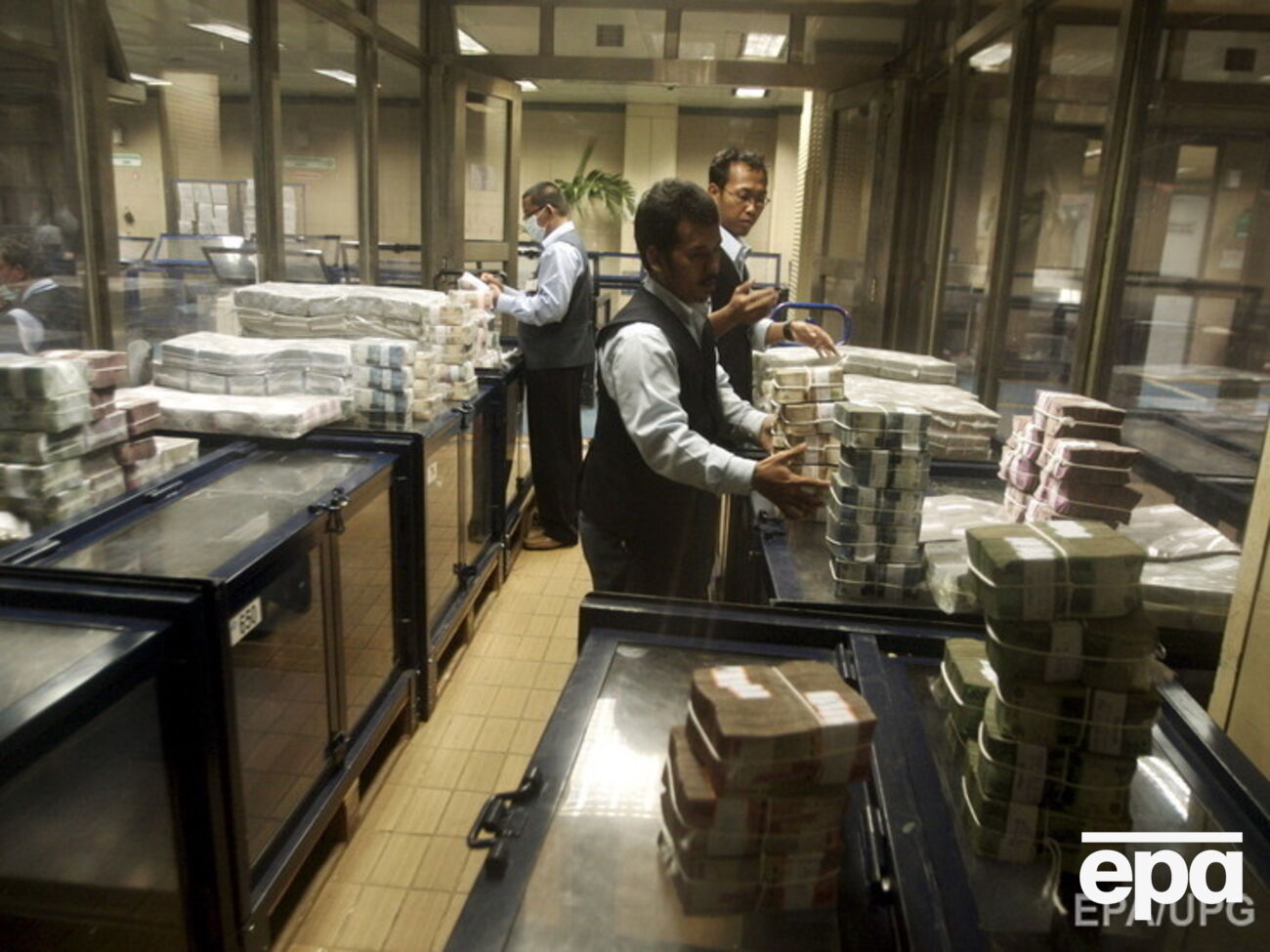 Активы Ирана были заморожены с 2012 года в банках ряда стран