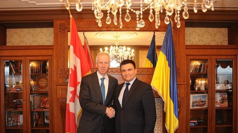 Глава МИД Украины Павел Климкин (справа) и министр иностранных дел Канады Стефан Дион