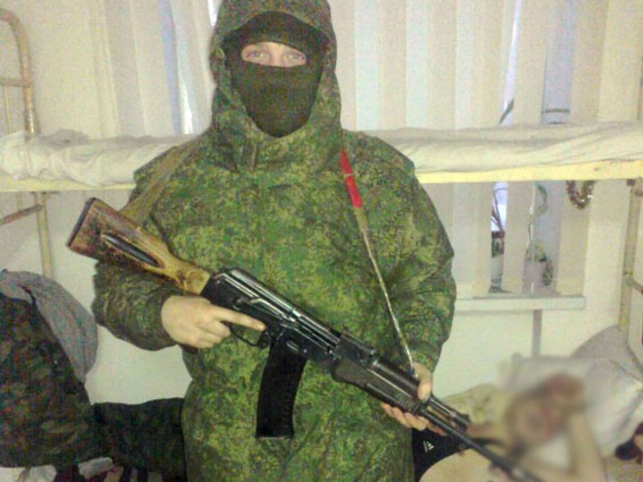 Полицейские задержали боевика в ходе спецоперации и передали СБУ