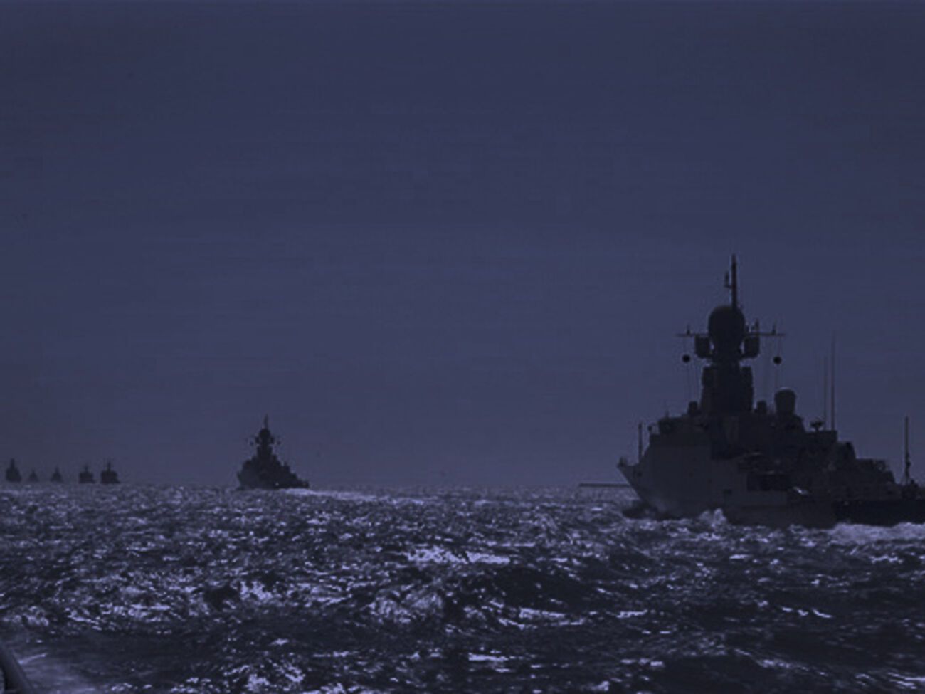 Военные корабли РФ начали учения в Черном и Каспийском морях