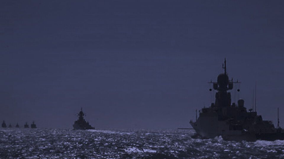 Военные корабли РФ начали учения в Черном и Каспийском морях
