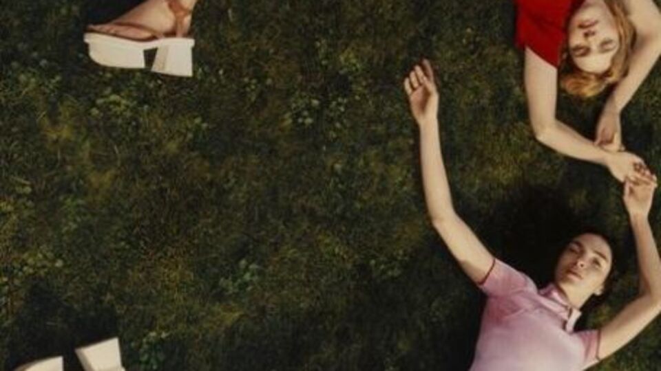 Водянова и Босконо показали любовь двух женщин в рекламе бренда Stella McCartney