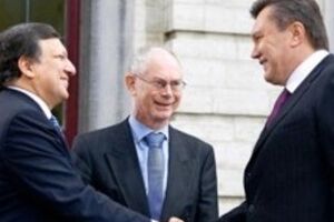 В сети появилась запись инцидента с Касьяновым и тортом в московском ресторане. Видео