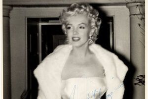 Лот состоит из 183 фотографий