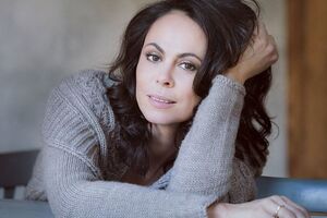 Наталья Кличко: Вчера мы выпустили альбом. А это видео Let me go, единственной англоязычной песни из альбома Naked Soul. Наслаждайтесь!