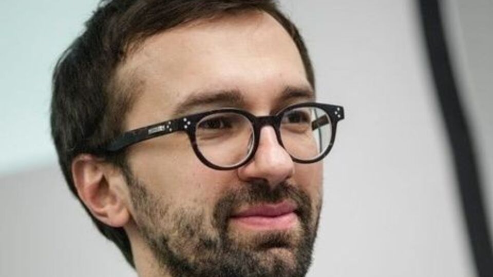 По словам Лещенко, Коломойский пытается спасти премьера