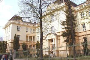Двое студентов Львовского медуниверситета остаются в больнице
