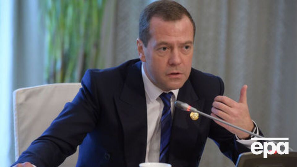 Медведев: Мы все-таки выдавливаем углеводороды из общего баланса доходов нашей страны
