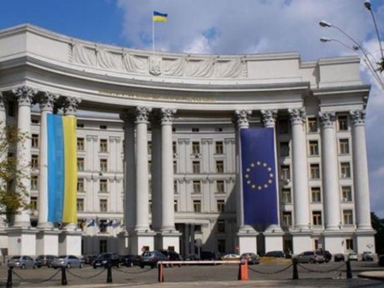 МИД Украины: Мы не закрываем посольство в Дамаске, а только переводим его в вахтовый метод работы – с территории соседнего Ливана
