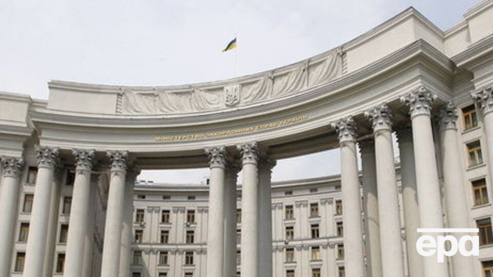 По словам Бецы, эвакуацию украинцев МИД осуществлял за свой счет