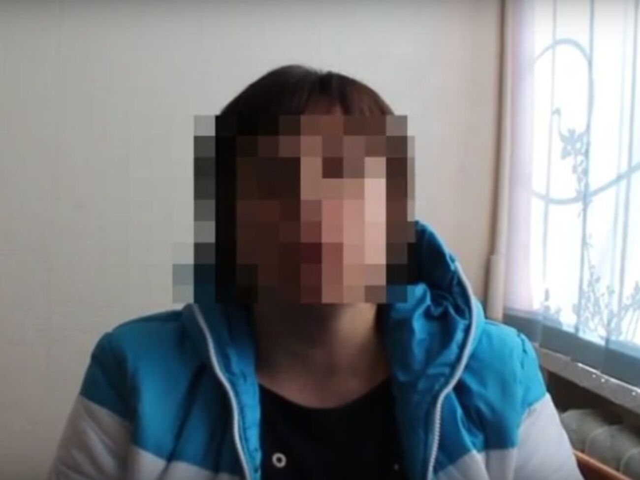 Сотрудники СБУ изъяли у курьера более двух десятков паспортов и других документов