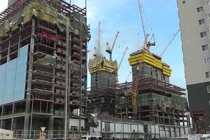 В 10.00 тушение пожара в "Абу-Даби Плаза" продолжалось