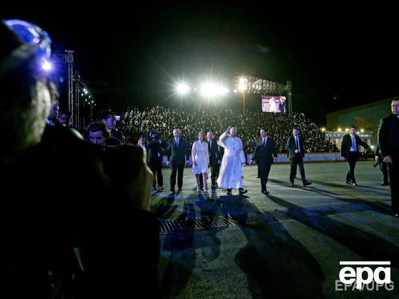 Тысячи мексиканцев встречали понтифика в аэропорту