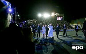 Тысячи мексиканцев встречали понтифика в аэропорту