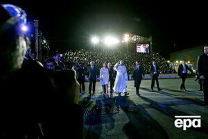 Тысячи мексиканцев встречали понтифика в аэропорту