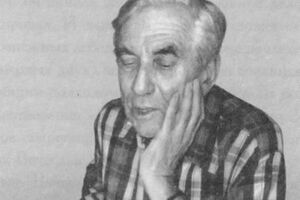 Владимир Леонович (1924 – 1998) – орнитолог, автор около 80 научных работ, широко известен в кругах ученых России и зарубежья. Обладая идеальным музыкальным слухом, был прекрасным знатоком голосов птиц