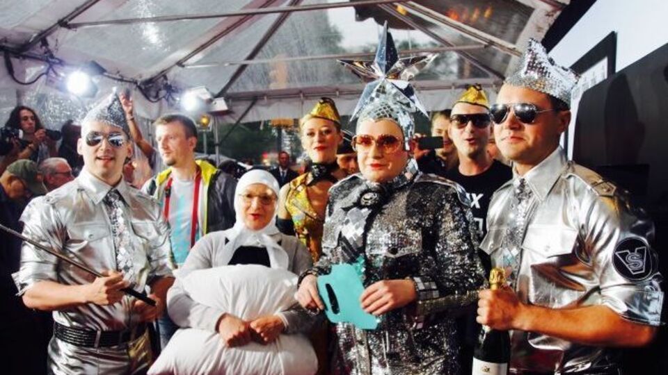 Данилко: У Каролины сейчас лучший период, куча предложений в России, ее награждают за песни, у нее есть своя публика. Ей что, отказаться и красить заборы?