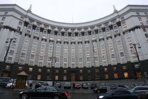 Кабмин вводит временный запрет на перемещение по территории страны российских грузовых автомобилей