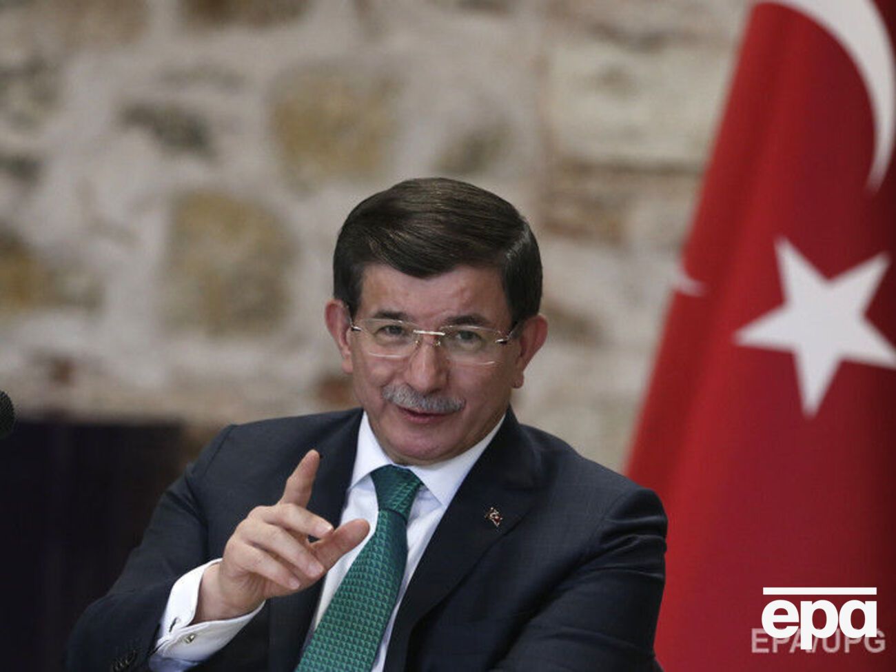 Давутоглу призвал дать отпор России