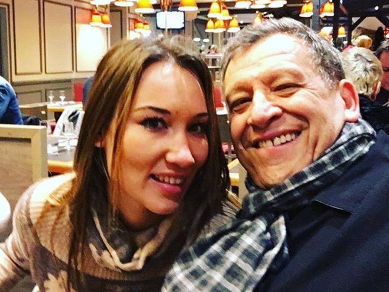 Пара улетела за границу, чтобы сочетаться браком - СМИ