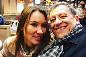 Пара улетела за границу, чтобы сочетаться браком - СМИ