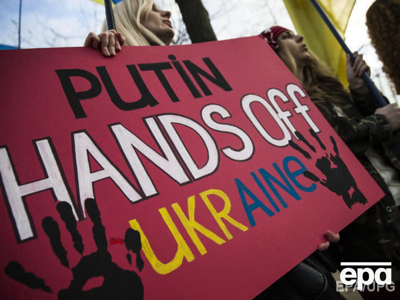 Парижане на митинге у французского МИД