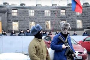 Активисты, требующие запретить российский бизнес, установили под Кабмином "ватный" блокпост. Видео