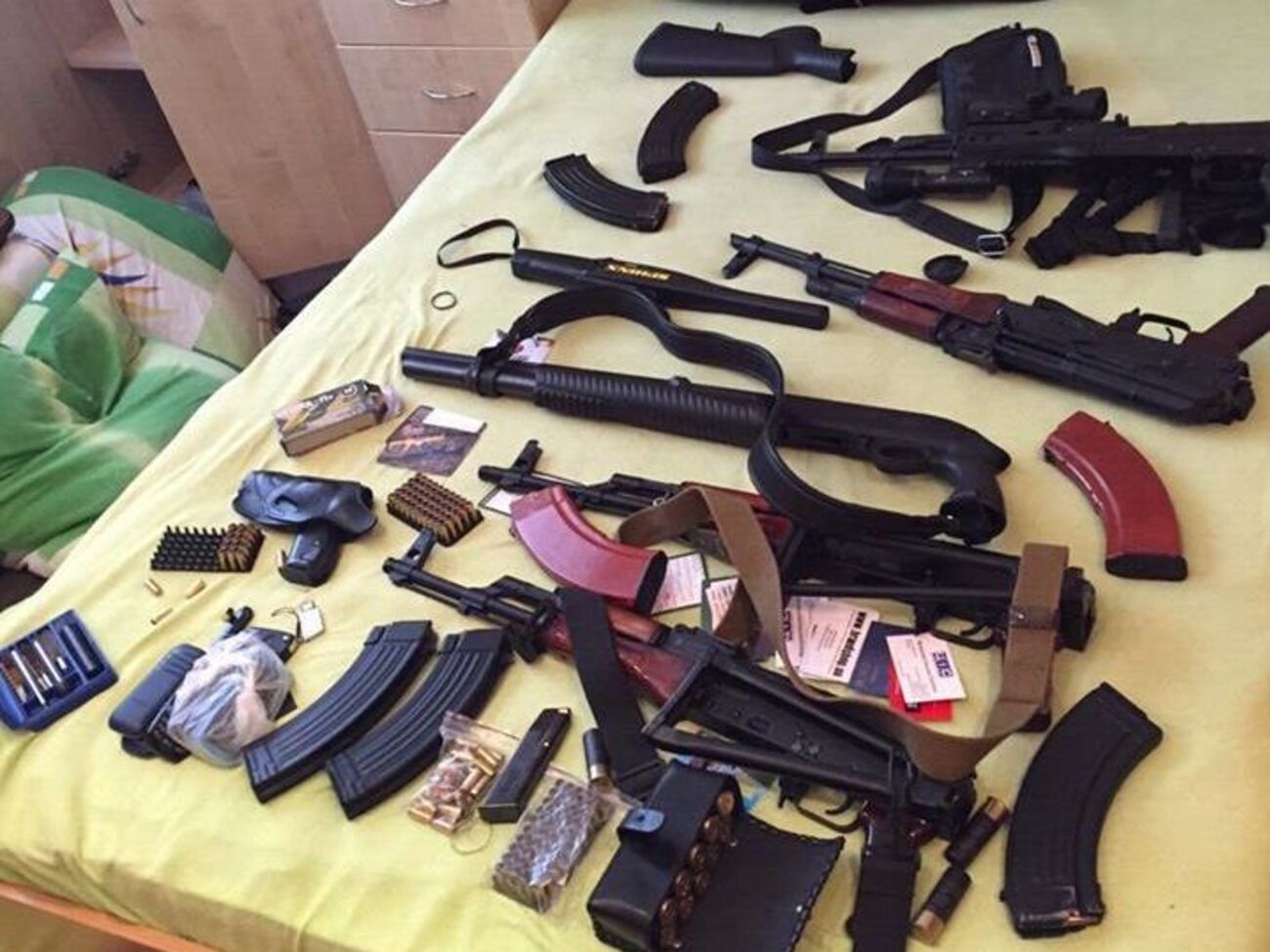 Содержимое одного из обнаруженных тайников