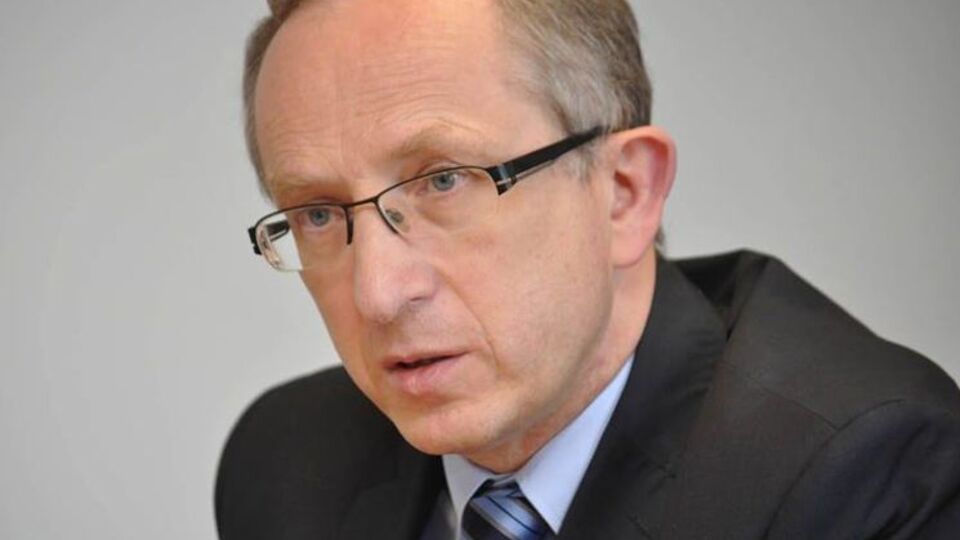 Томбинский также призвал не откладывать введение системы декларирования доходов