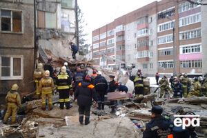 Угловая часть пятиэтажки обрушилась