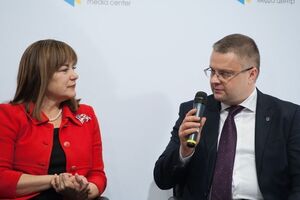 Член Конгресса США Лоретта Санчез и Генеральный директор ГК "Укроборонпром" Роман Романов