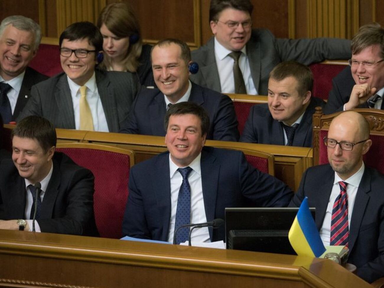 Новая прическа Тимошенко, наручники от Рабиновича и массаж от Жданова. Рада в день отчета правительства. Фоторепортаж