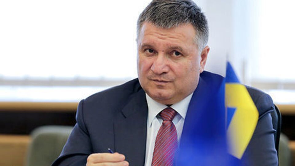 Аваков о Луценко: Все подонки, а он в белом. Недостойно