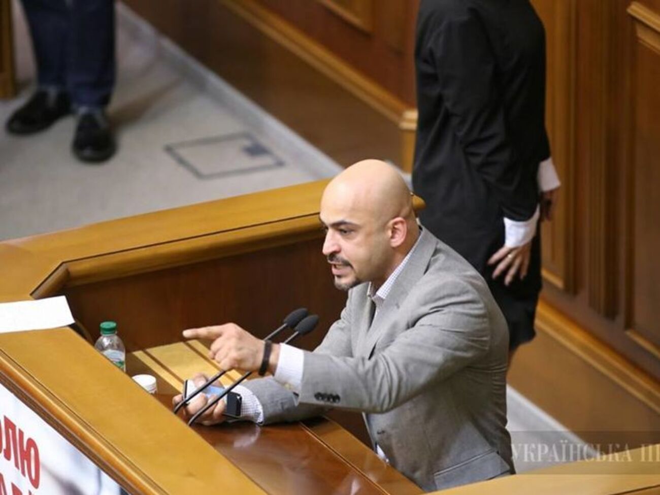 Мустафа Найем: Количество голосов за отставку Яценюка тщательно калибровалось звонками из Администрации Президента и окружения премьера