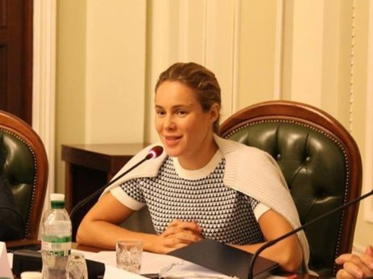 Наталья Королевская нажала не ту кнопку, голосуя за отставку правительства