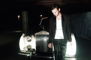 Барских на премии Grammy позировал в компании российской модели