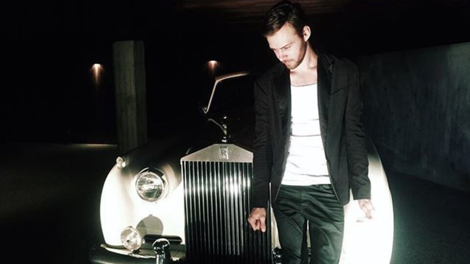 Барских на премии Grammy позировал в компании российской модели