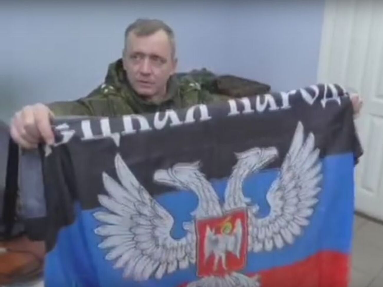У российских офицеров были изъяты агитационные материалы террористических организаций "ДНР и "ЛНР"